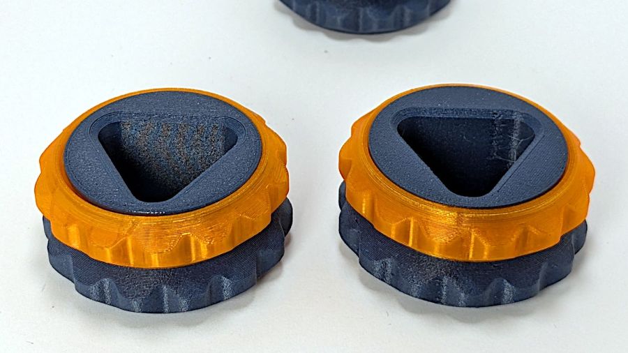 Double Gear fidget toy - scarf vs normal