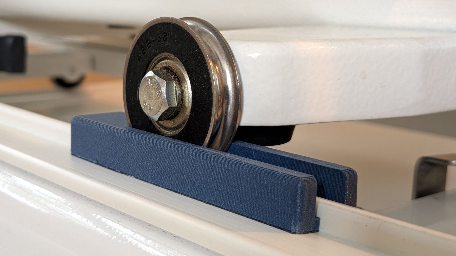 HQ Sixteen - track lock - engaged