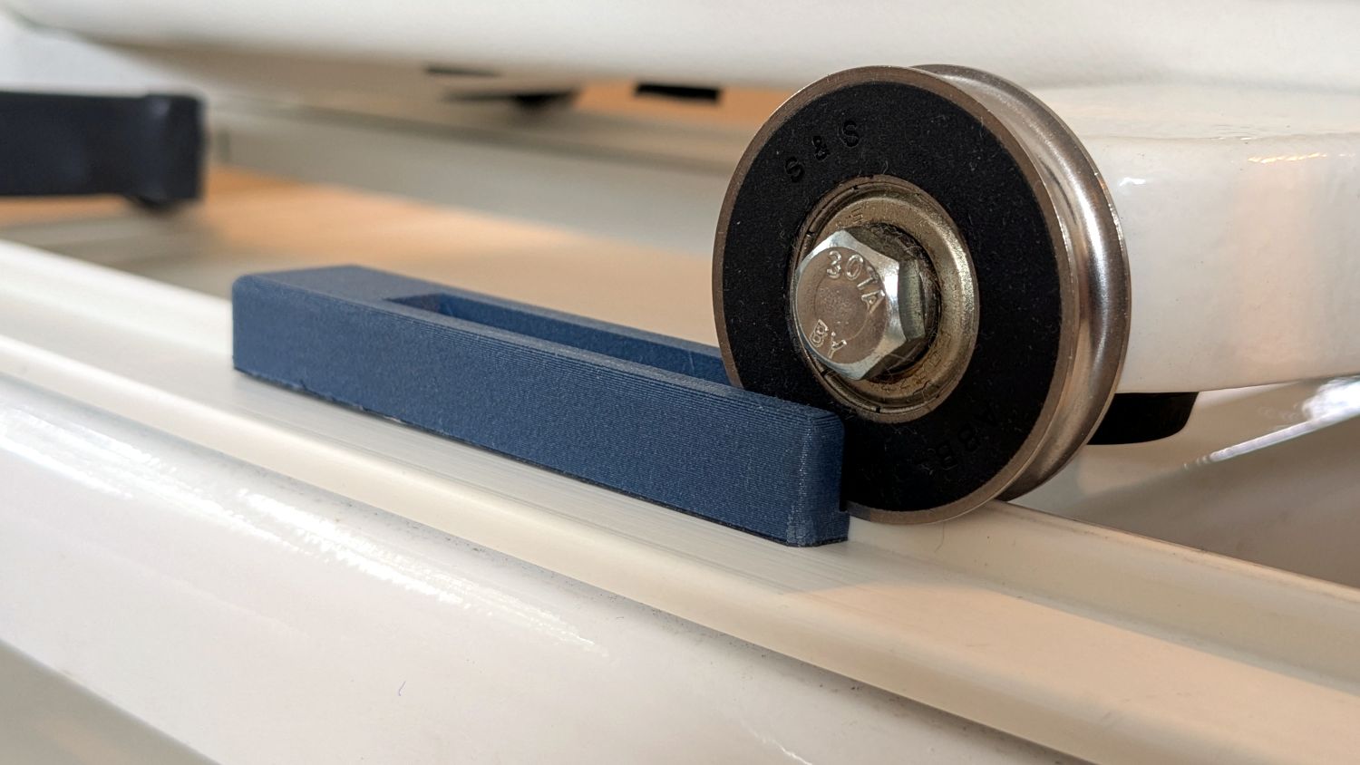 HQ Sixteen - track lock - setup