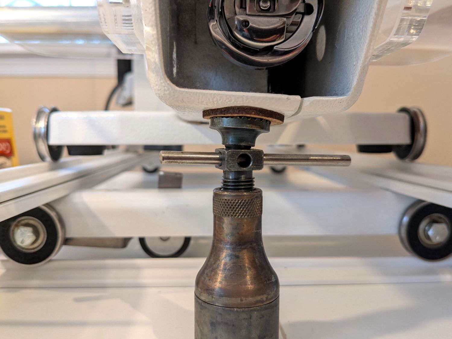 HQ Sixteen - track lock - jacking machine