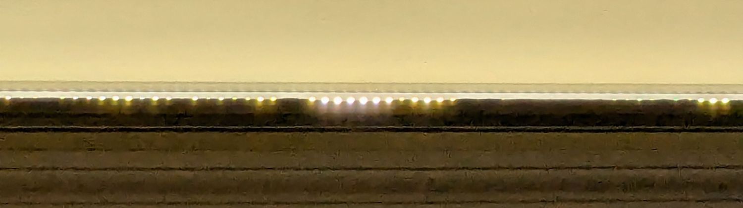 LED strip light - short reflector