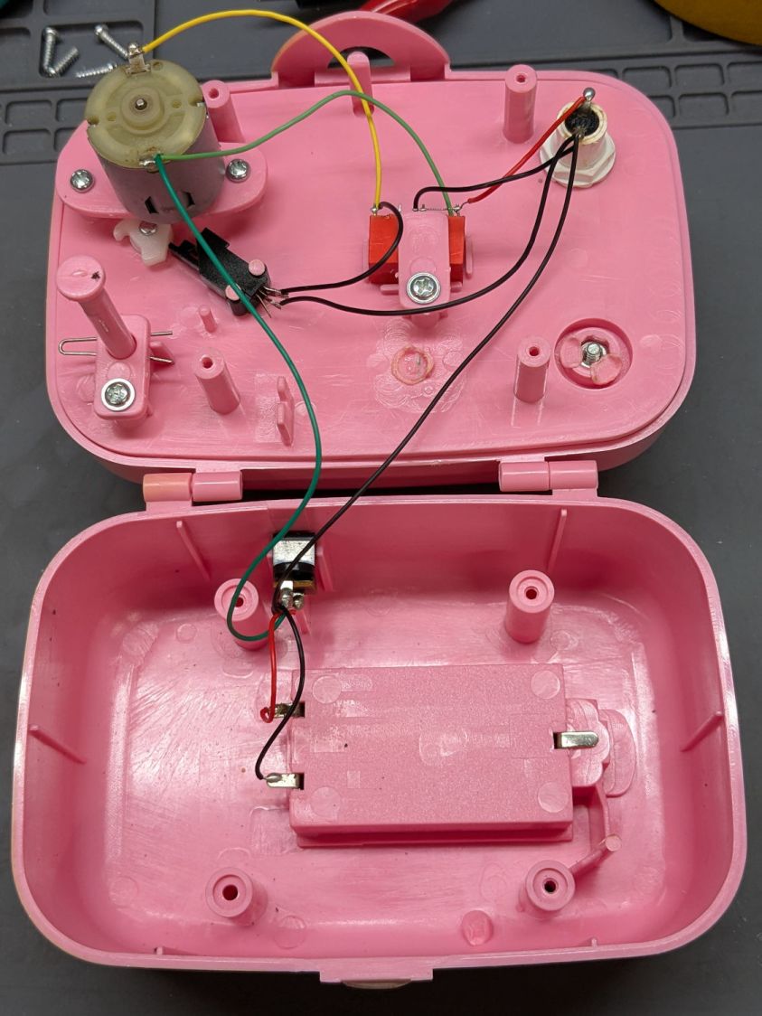 Sidewinder bobbin winder - interior wiring