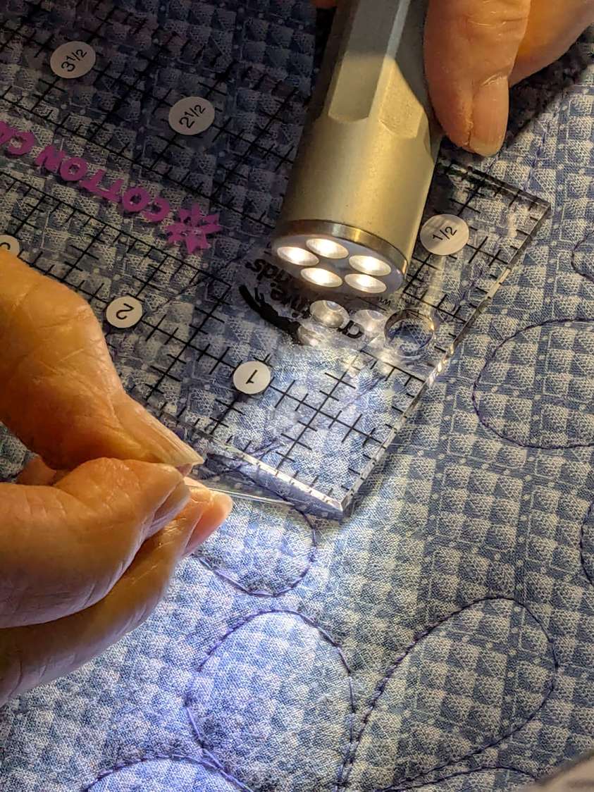 HQ Sixteen - stitch regulator - counting stitches