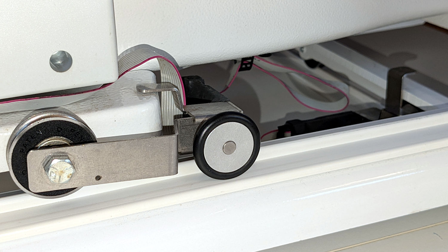 HQ Sixteen - stitch regulator sensor - rear