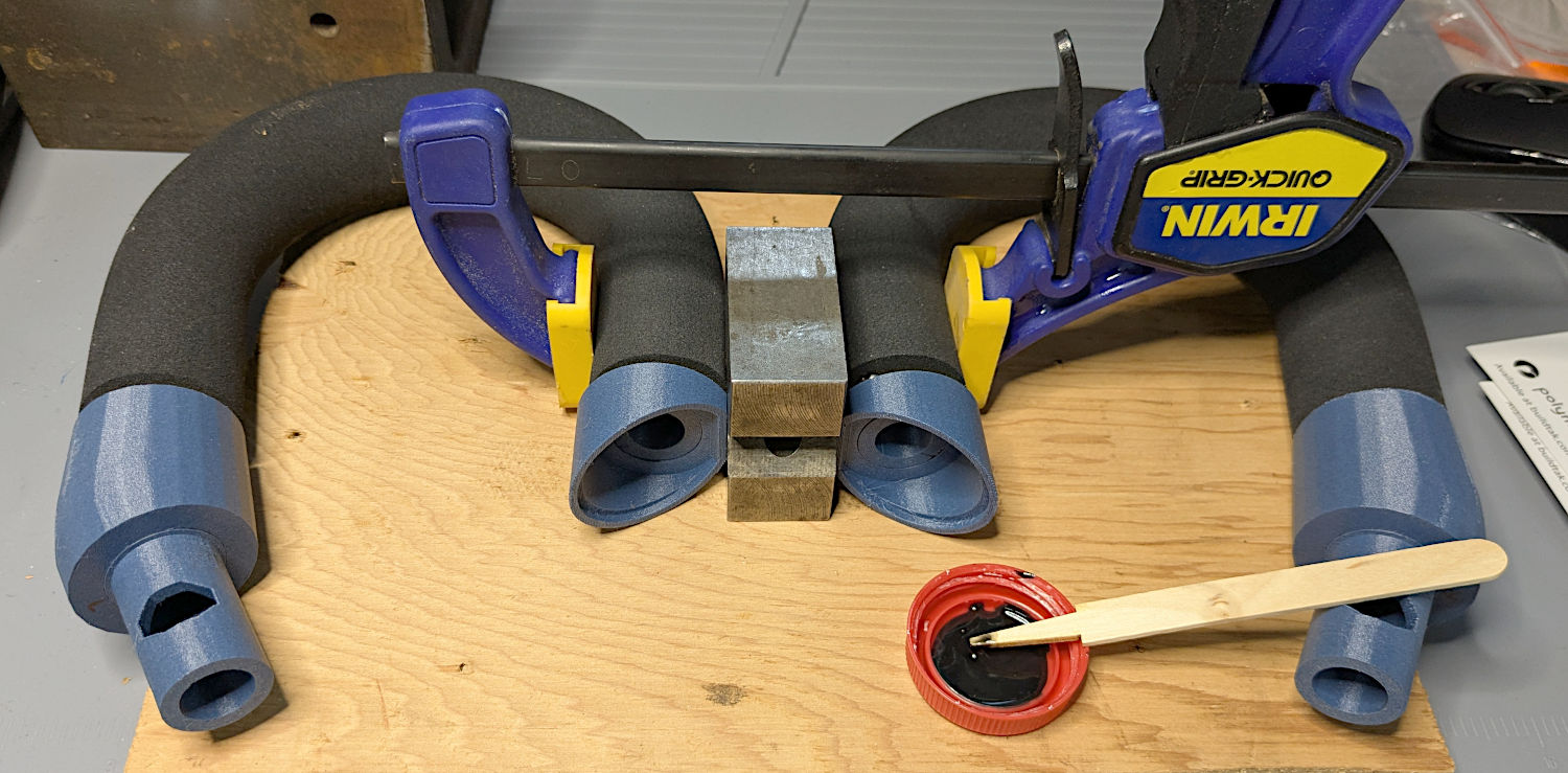 - HQ Sixteen - grip cap faceplate gluingHQ Sixteen - grip cap gluing