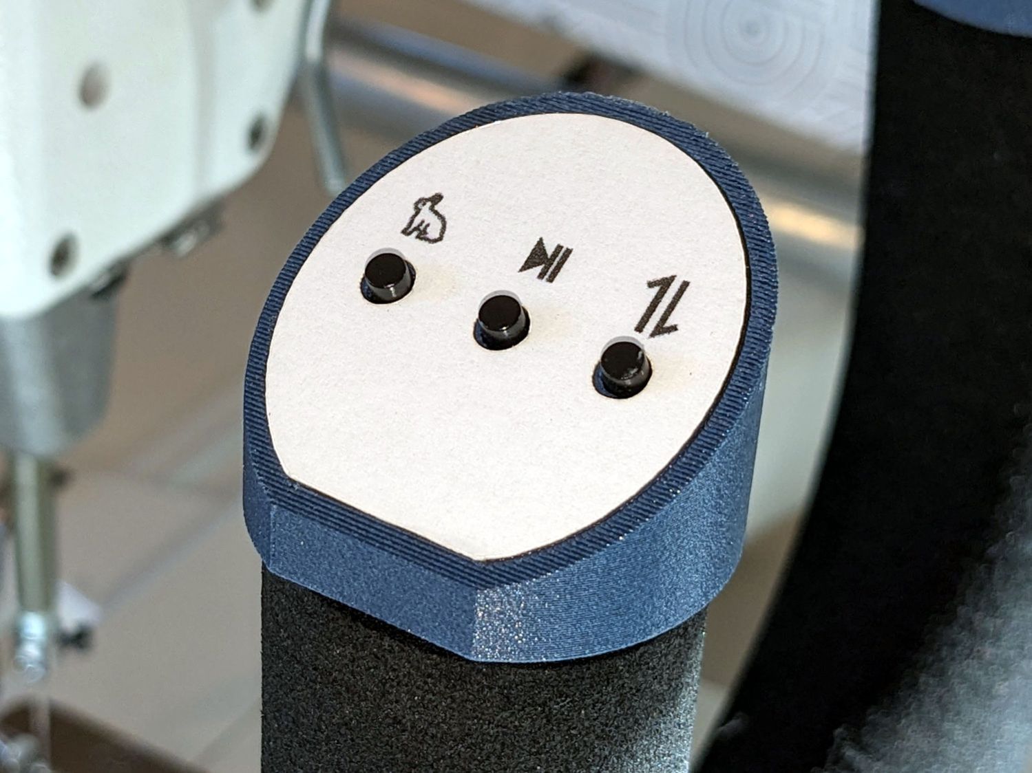 HQ Sixteen - grip cap installed - right