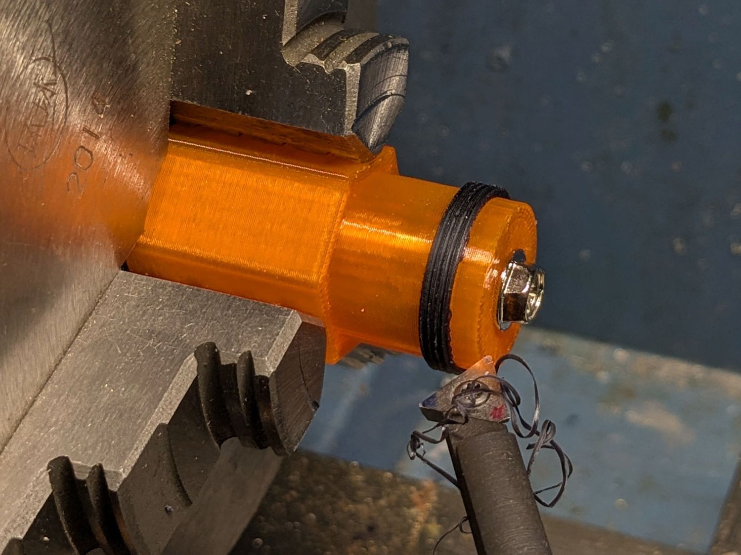 Anker LC-40 Flashlight - thread cutting