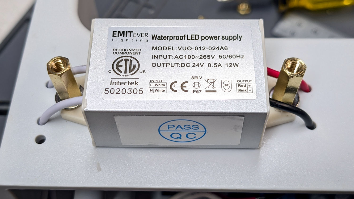 HQ Sixteen Nose Ring Lights - power supply detail