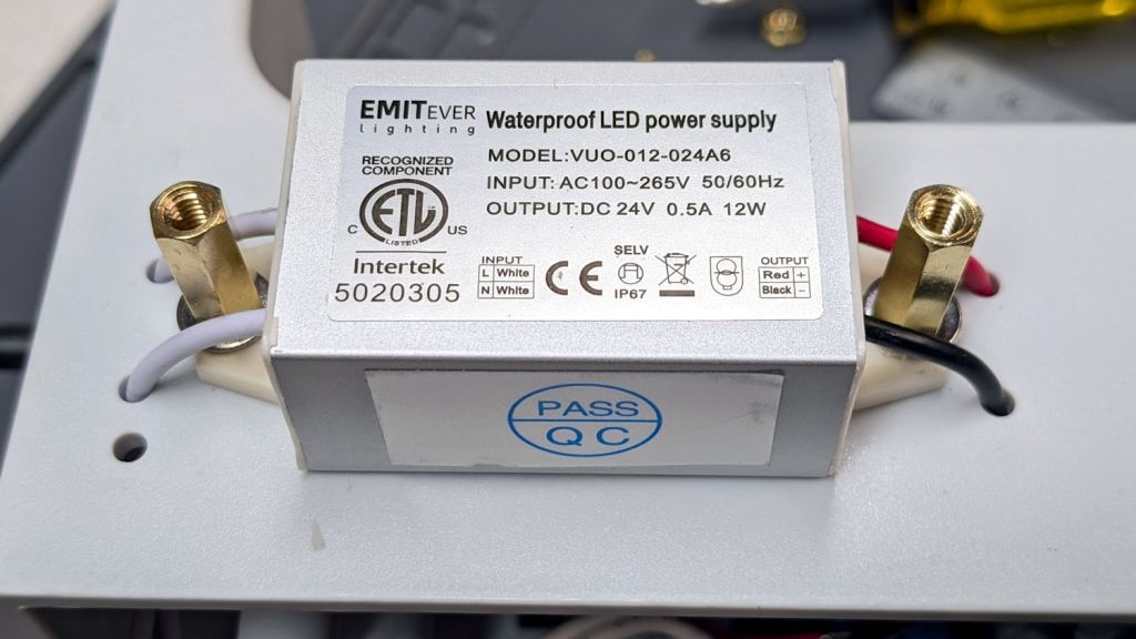 HQ Sixteen: Nose Ring Lights Power&nbsp;Supply