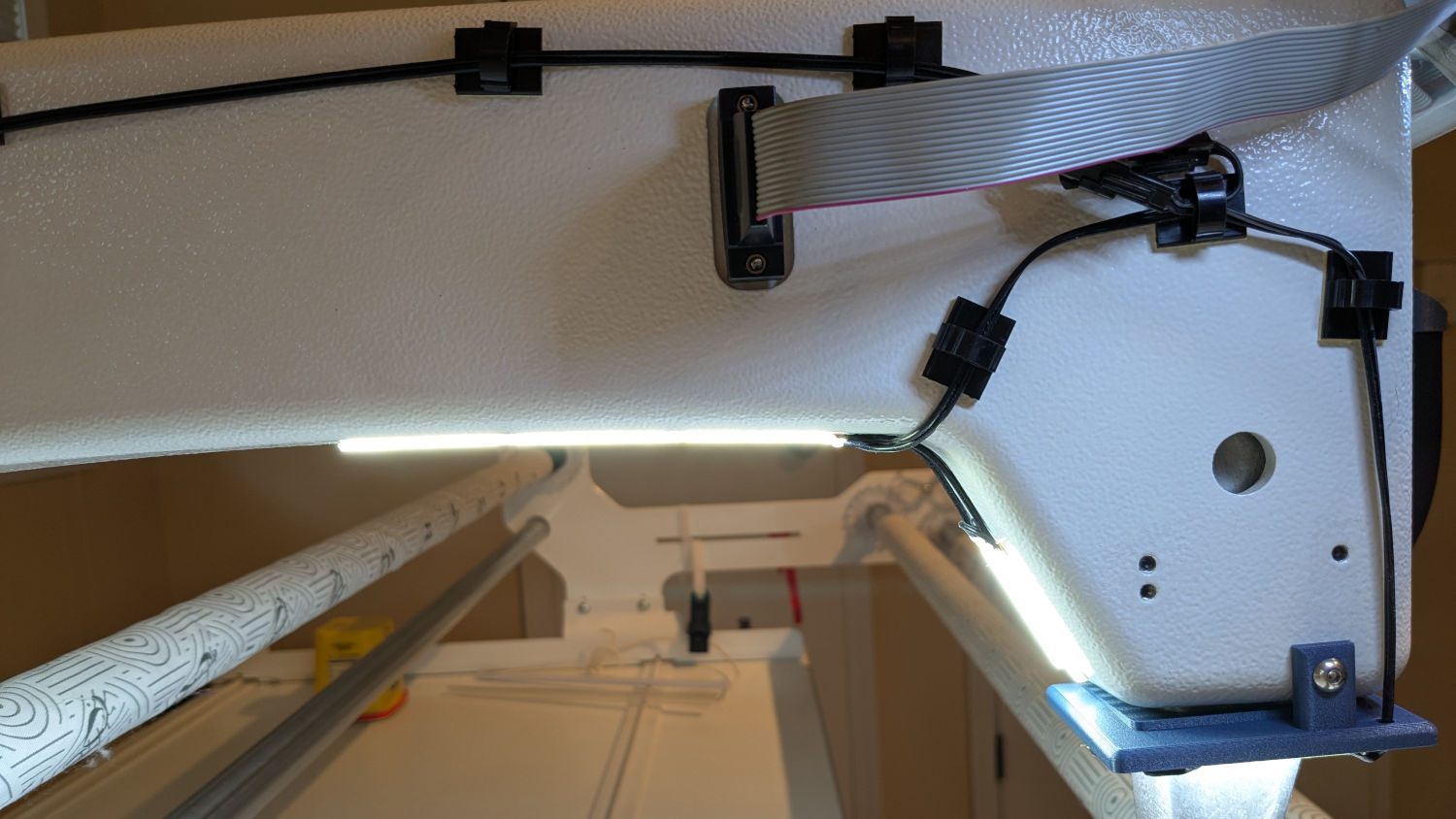 HQ Sixteen - under-arm lights - side view