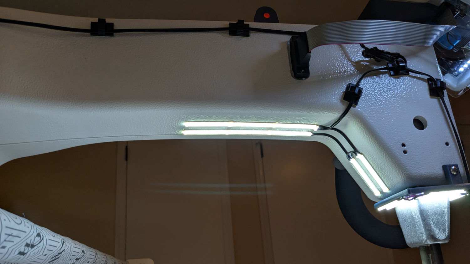 HQ Sixteen - under-arm lights - bottom view