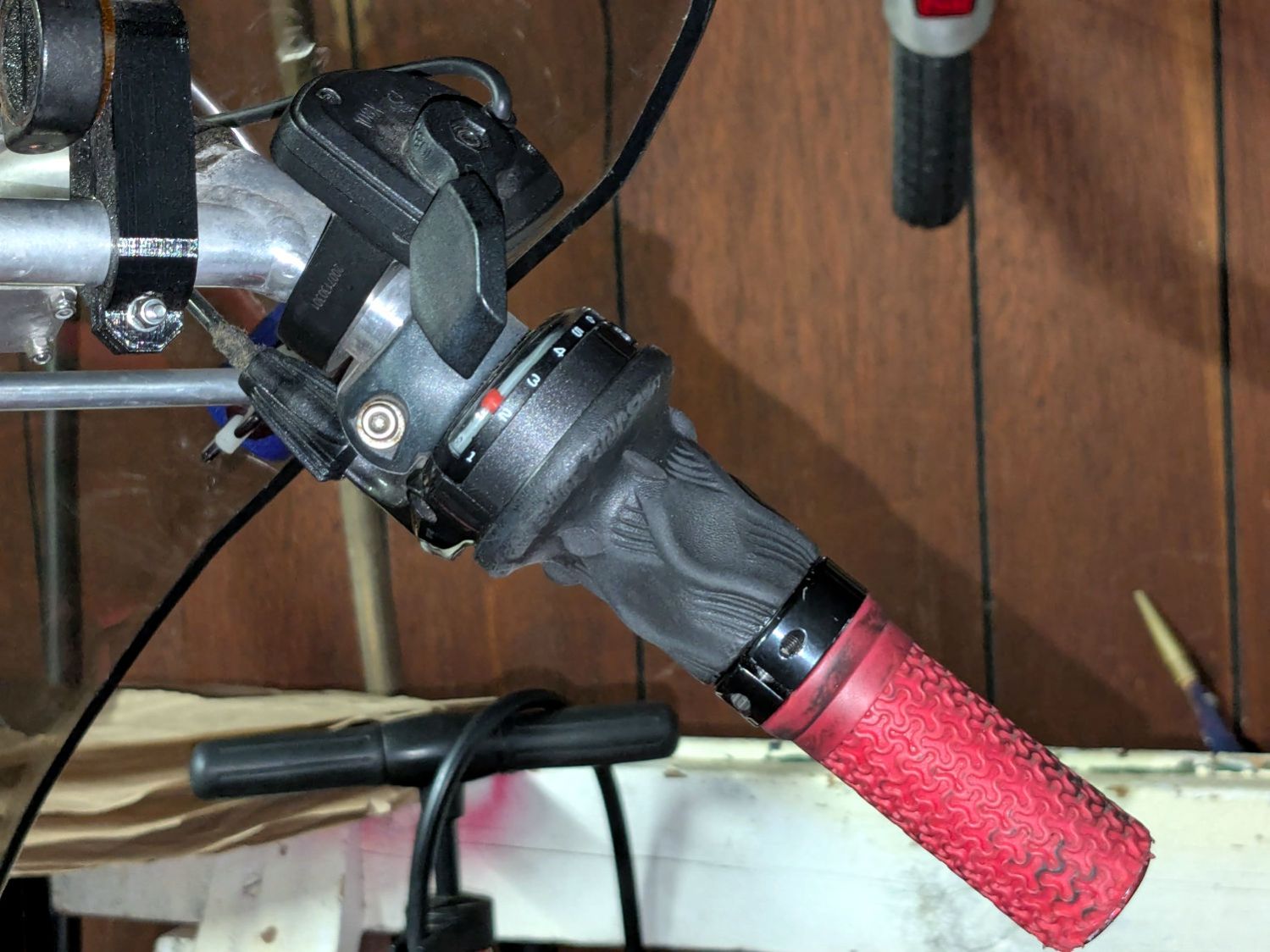 Tour Easy - right handlebar control stack