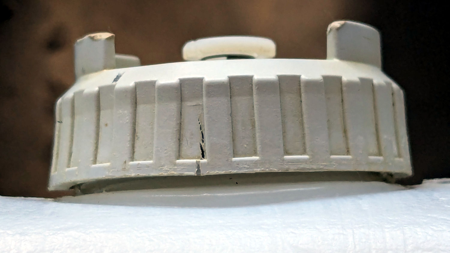 Humidifier bottle cap reinforcement - crack