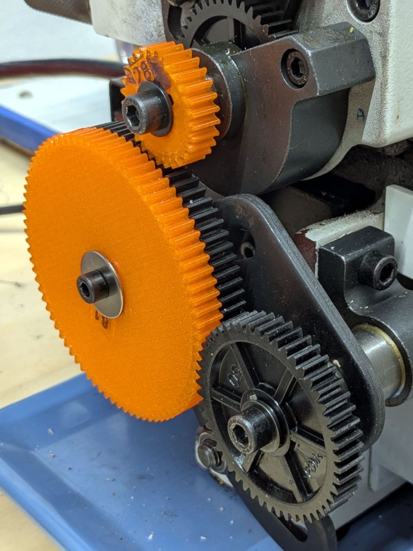 Mini-lathe change gears - 28T installed