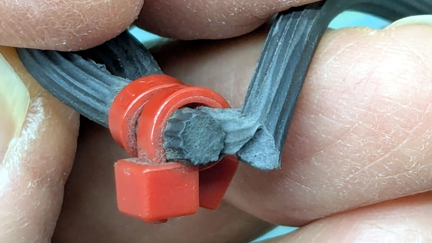 Bob YAK trailer - splitting screen spline