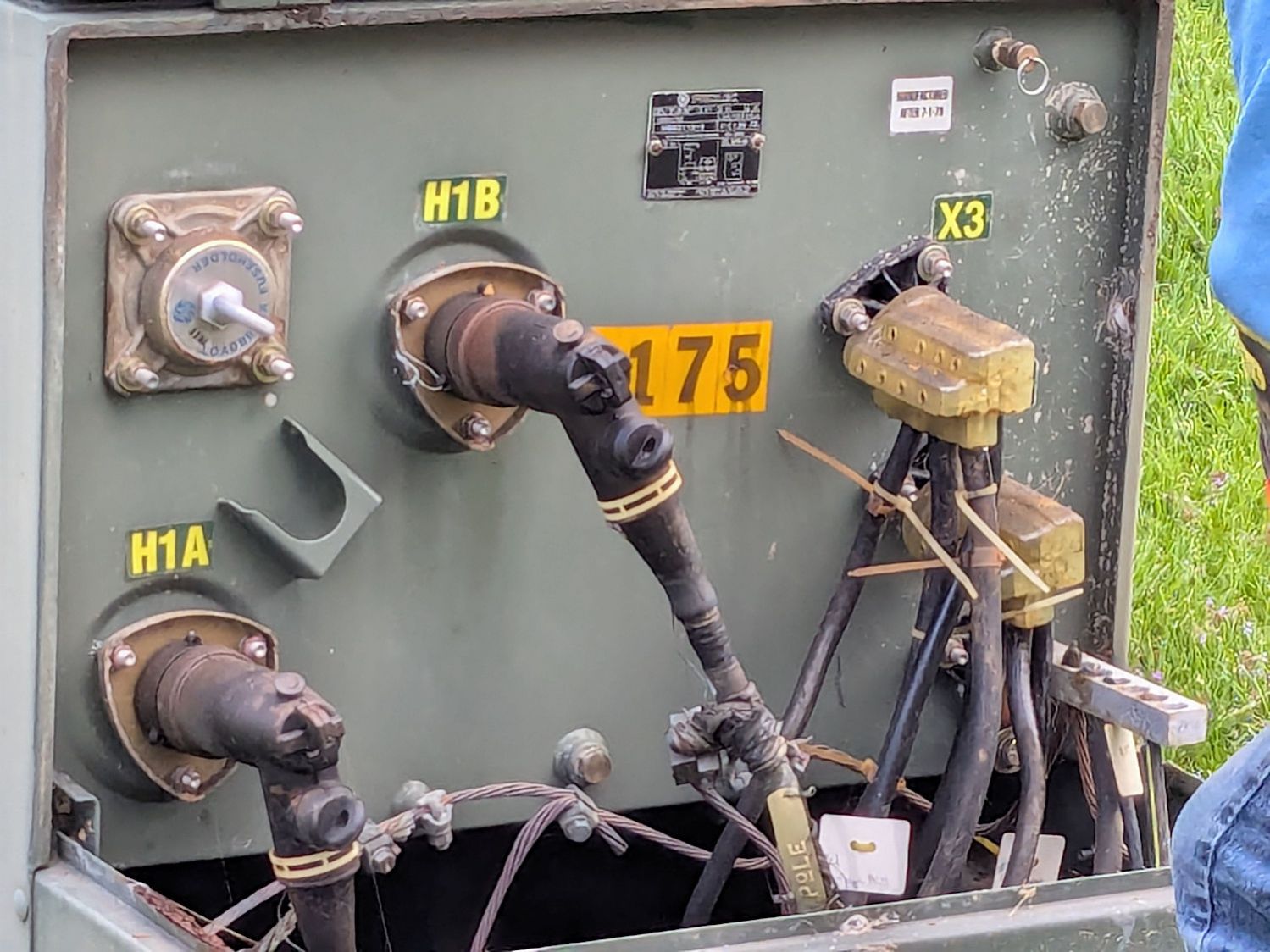 Neighborhood distribution transformer