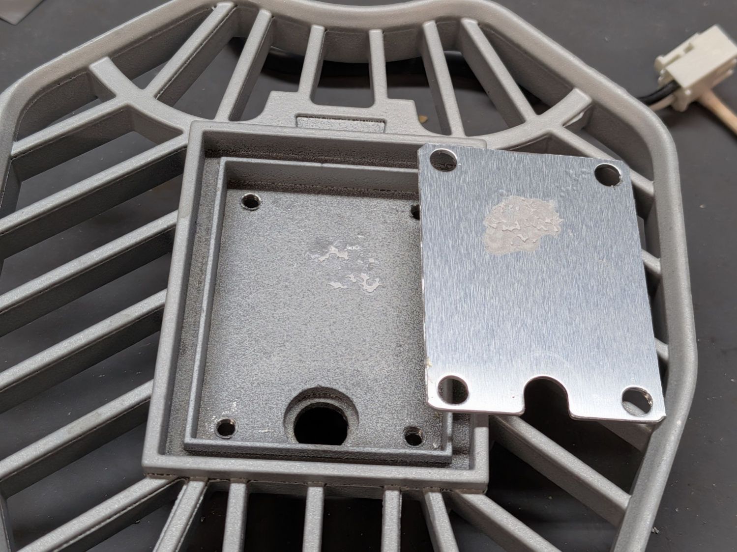 LED Garage Light - inadequate heatsink compound