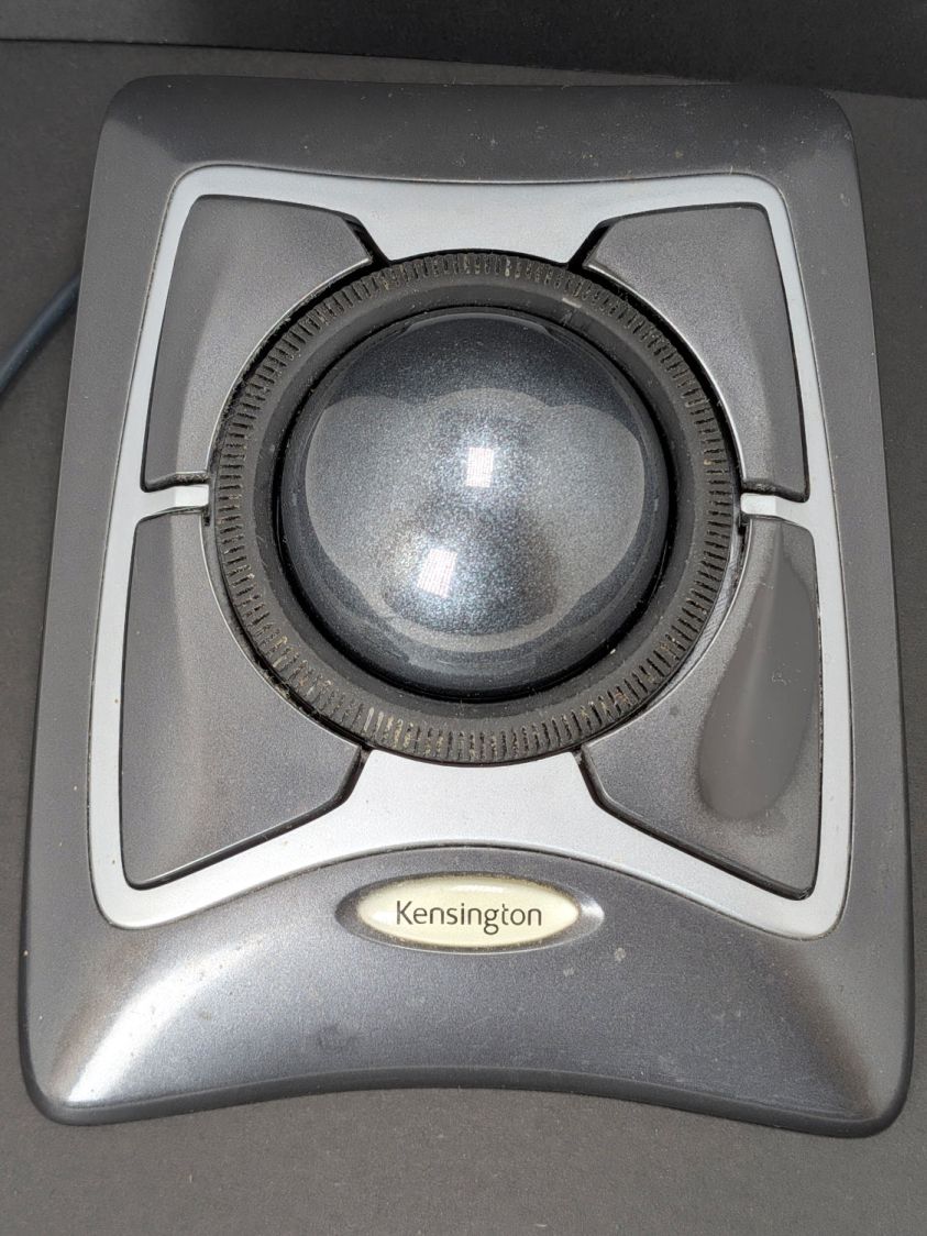 Kensington Expert Mouse Trackball - worn button