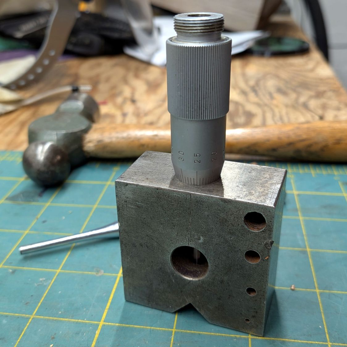 Metric micrometer - spindle adjustment