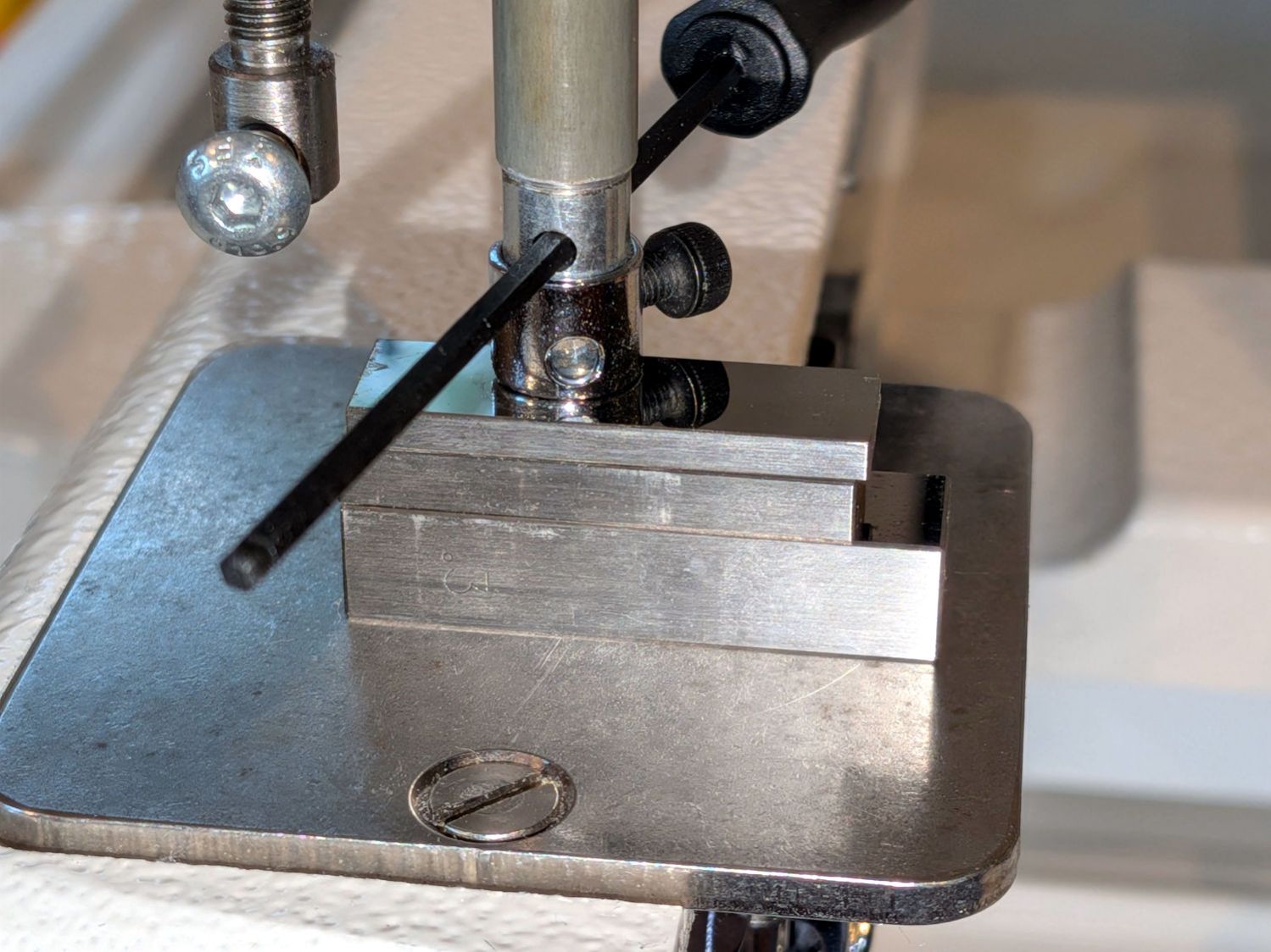 HQ Sixteen - original needle foot orientation