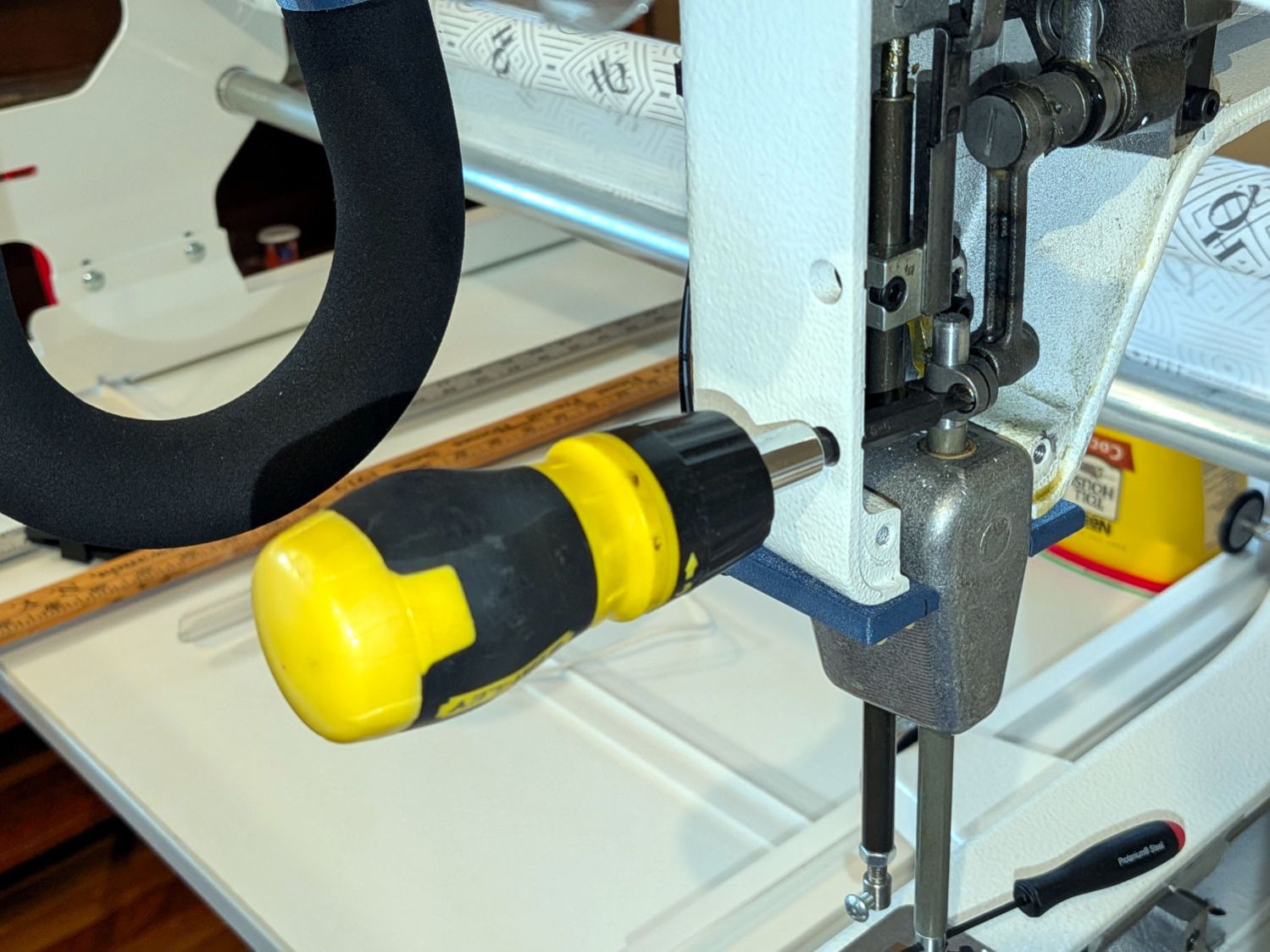 HQ Sixteen - needle bar clamp