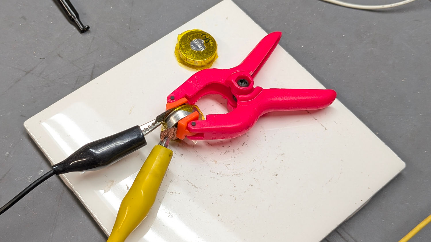 LIR1654 battery charge clamp
