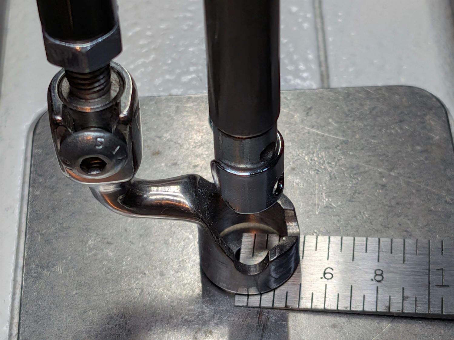HQ Sixteen - Ruler foot clearance - 2