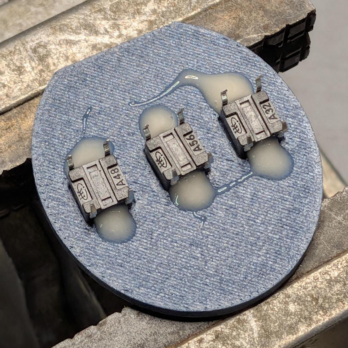 HQ Sixteen grip cap - switch gluing