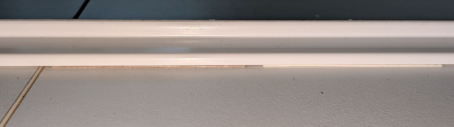 HQ Sixteen - table track shims