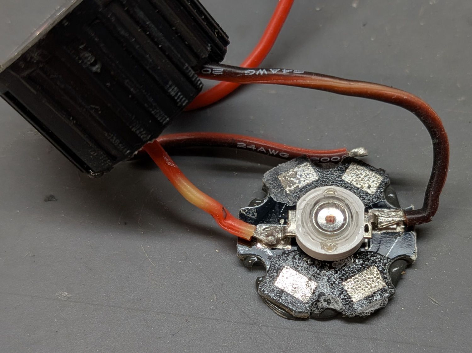 1W red LED Autopsy - lens holder detached
